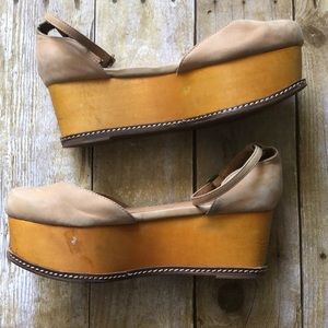 Jeffrey Campbell | Sue Bee Flatforms